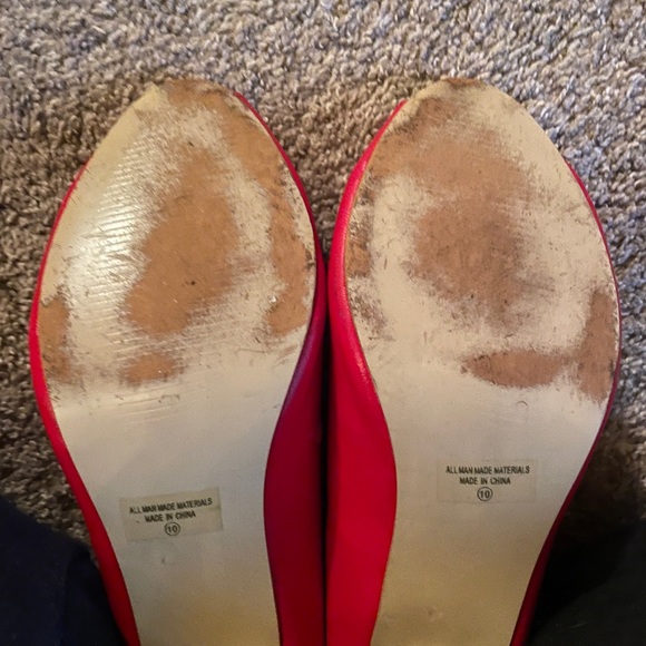 Chase & Chloe Red Pump - Women- smoke free home - Picture 3 of 4